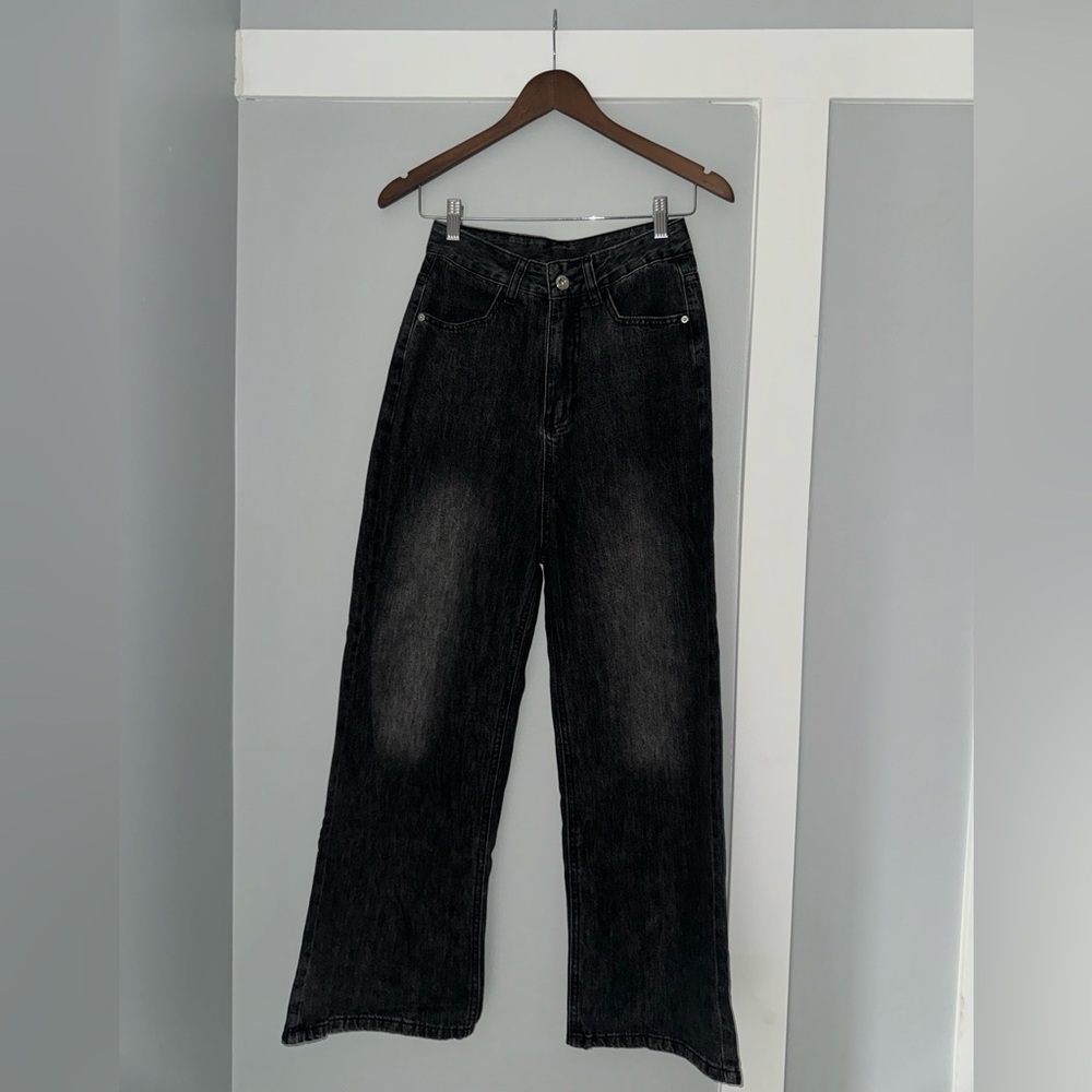 high-raised black jeans